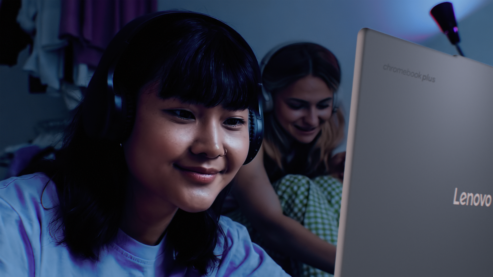 Consumer laptop benefit hero banner static image